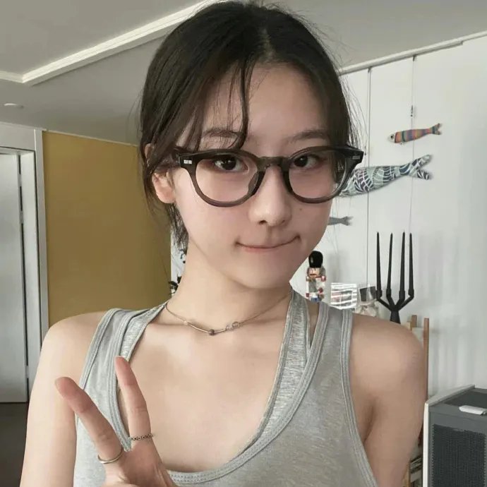 AI成人短剧题材示例：科幻末世